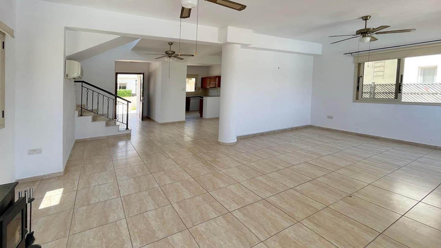 3 bedroom Villa with Pool and Sea View Just Steps from the Beach — photo 12 of 25