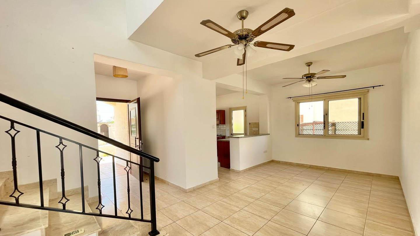 3 bedroom Villa with Pool and Sea View Just Steps from the Beach — photo 10 of 25