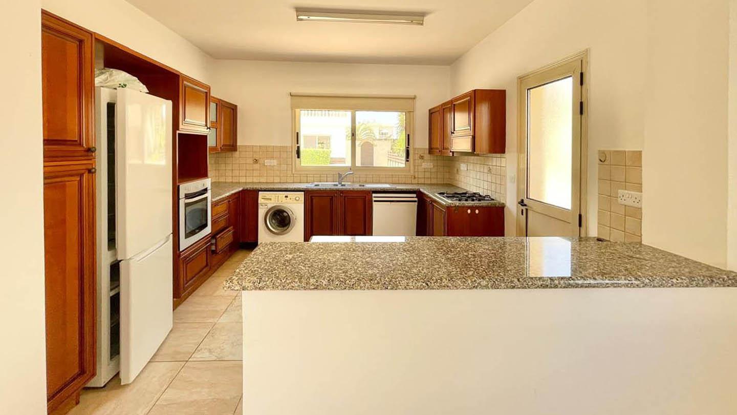 3 bedroom Villa with Pool and Sea View Just Steps from the Beach — photo 16 of 25