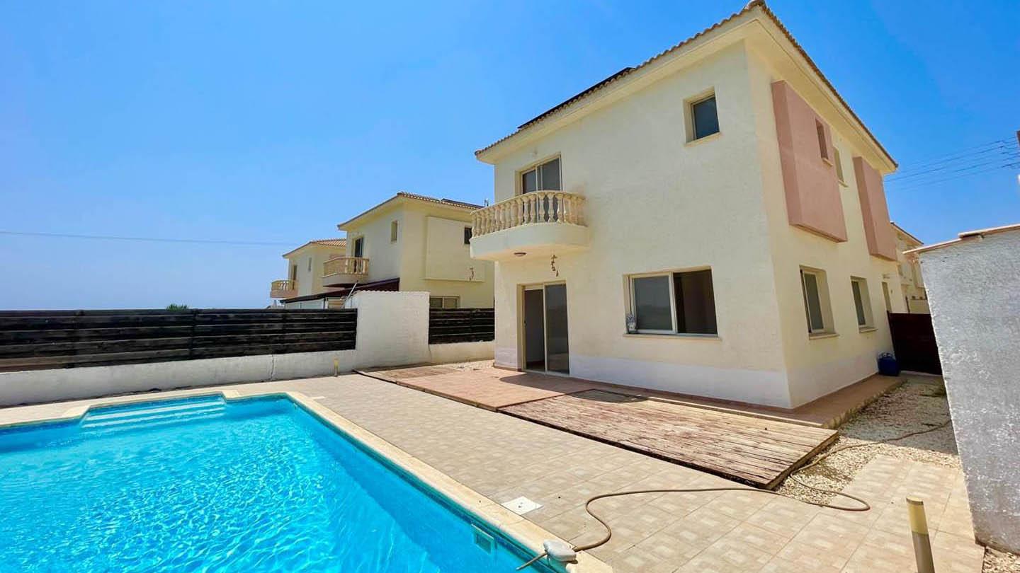 3 bedroom Villa with Pool and Sea View Just Steps from the Beach — Mandria