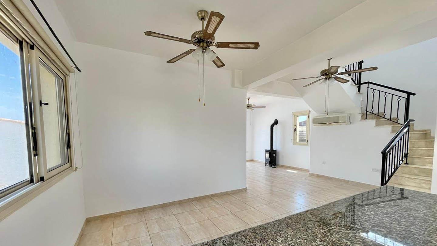 3 bedroom Villa with Pool and Sea View Just Steps from the Beach — photo 18 of 25