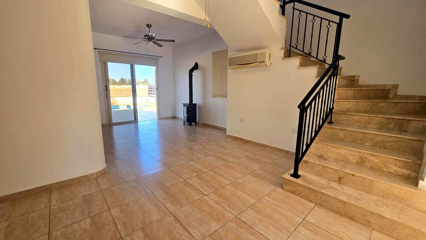 3 bedroom Villa with Pool and Sea View Just Steps from the Beach — photo 11 of 25