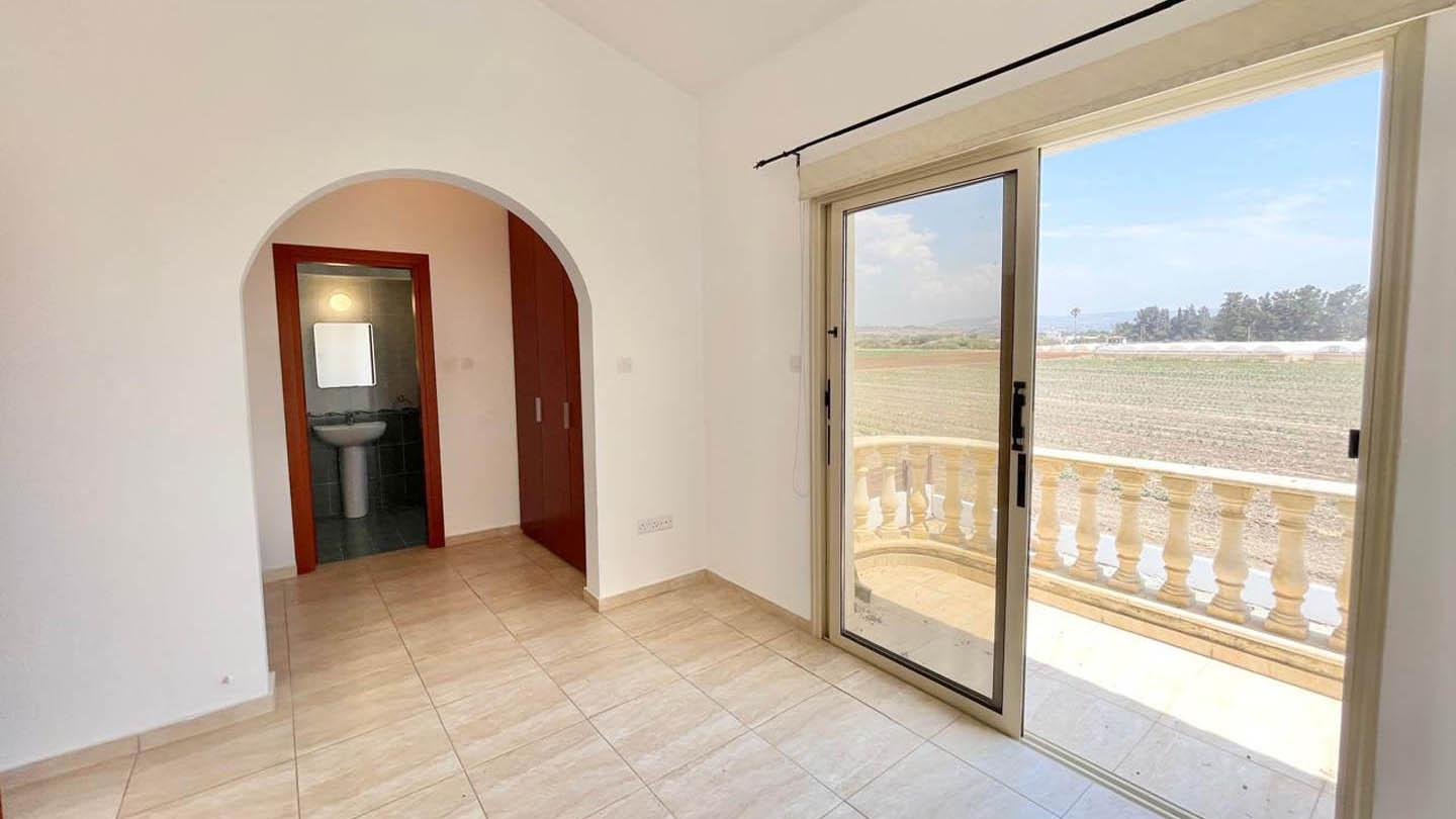 3 bedroom Villa with Pool and Sea View Just Steps from the Beach — photo 23 of 25