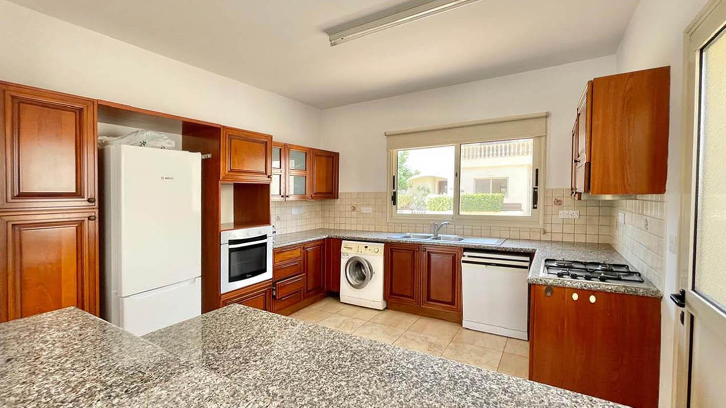 3 bedroom Villa with Pool and Sea View Just Steps from the Beach — photo 15 of 25