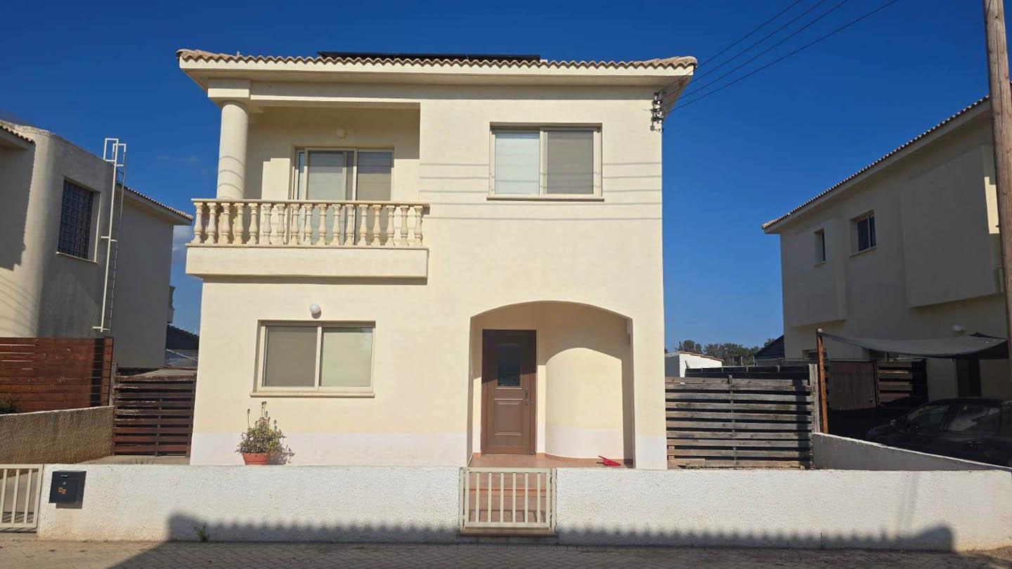 3 bedroom Villa with Pool and Sea View Just Steps from the Beach — photo 4 of 25