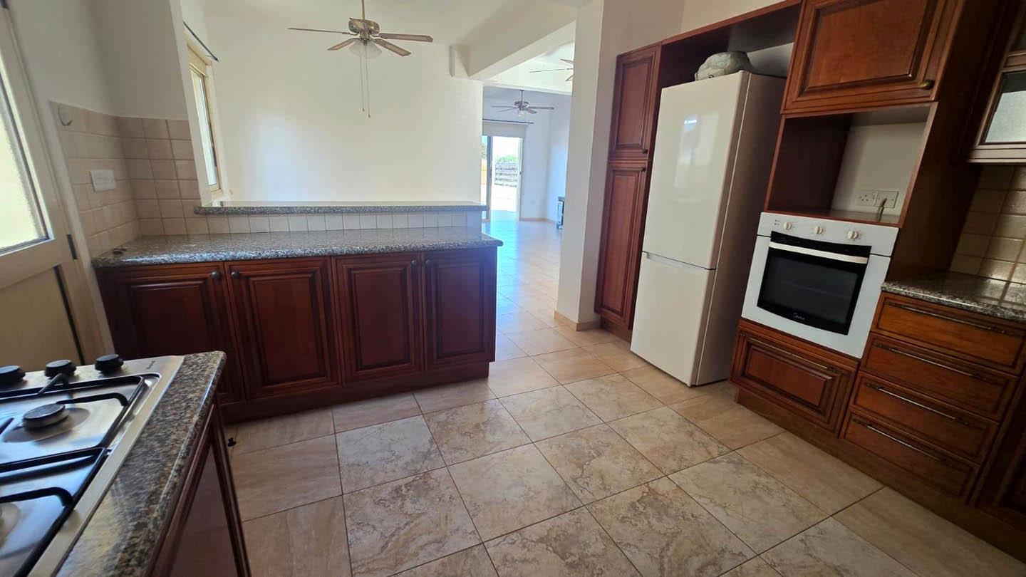 3 bedroom Villa with Pool and Sea View Just Steps from the Beach — photo 9 of 25