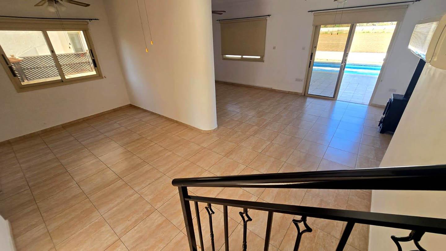 3 bedroom Villa with Pool and Sea View Just Steps from the Beach — photo 17 of 25