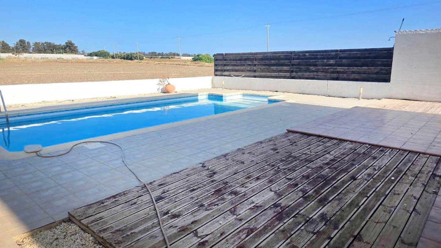 3 bedroom Villa with Pool and Sea View Just Steps from the Beach — photo 6 of 25