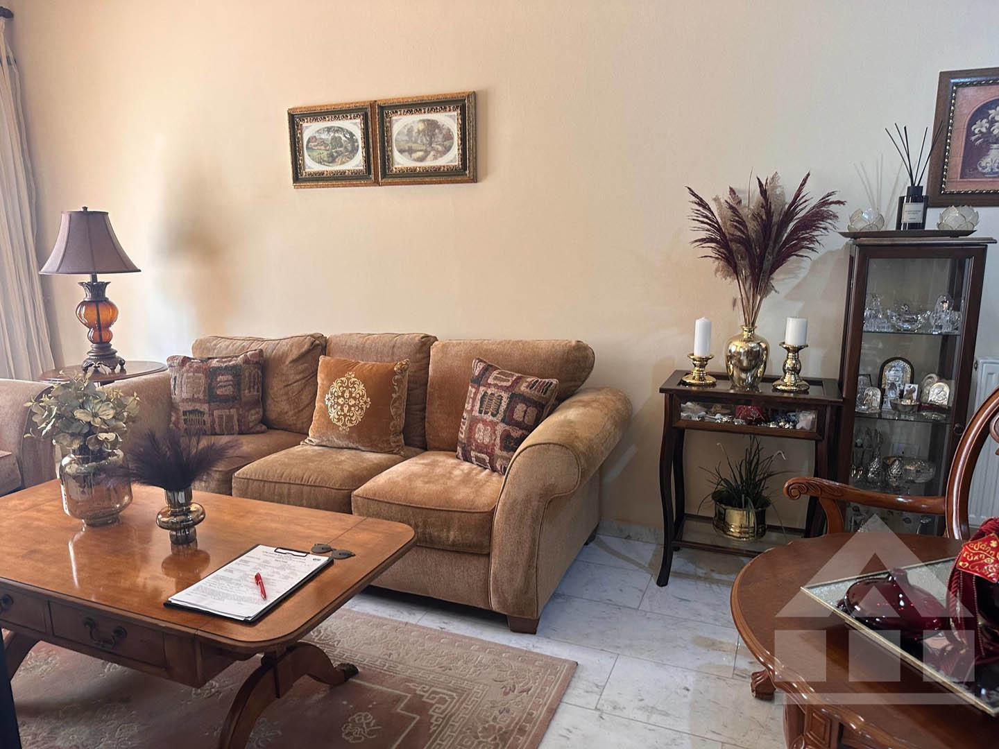 3-Bedroom House with a Cozy Internal Courtyard and Covered Veranda — photo 5 of 16