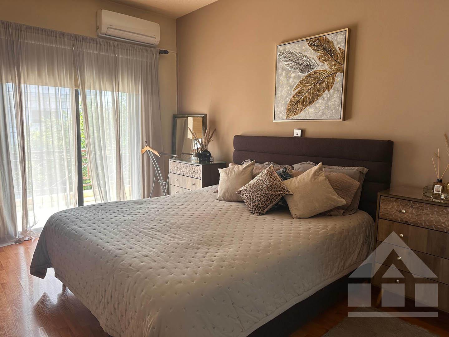 3-Bedroom House with a Cozy Internal Courtyard and Covered Veranda — photo 10 of 16