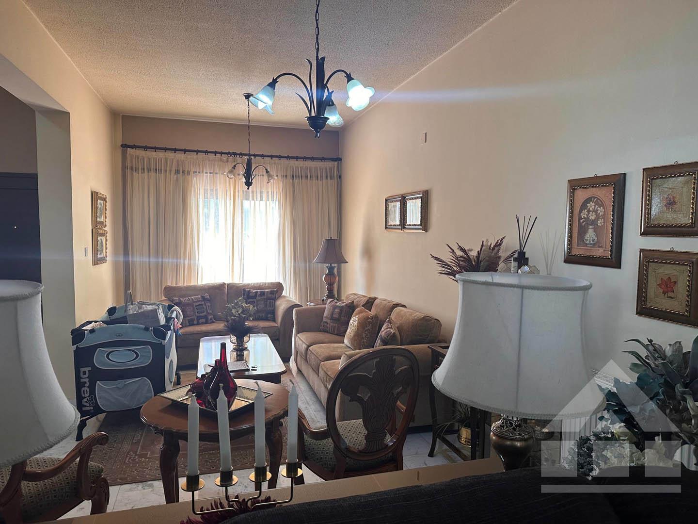 3-Bedroom House with a Cozy Internal Courtyard and Covered Veranda — photo 8 of 16