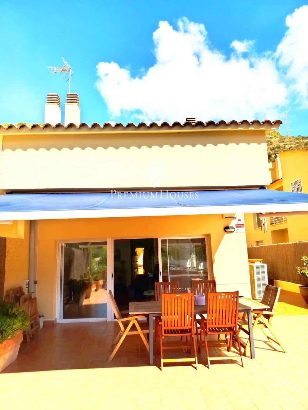 Renovated Semi-Detached with Pool in Montgavina — Sitges