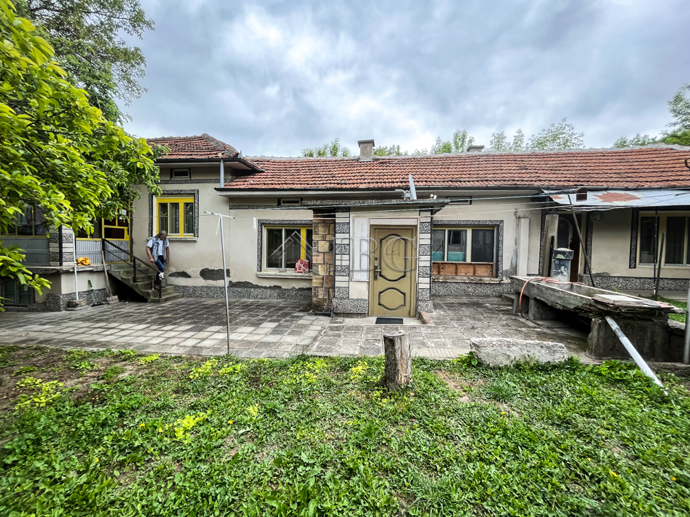 Rural House, House for guests, large garden and many outbuildings near Ruse — Ruse Region