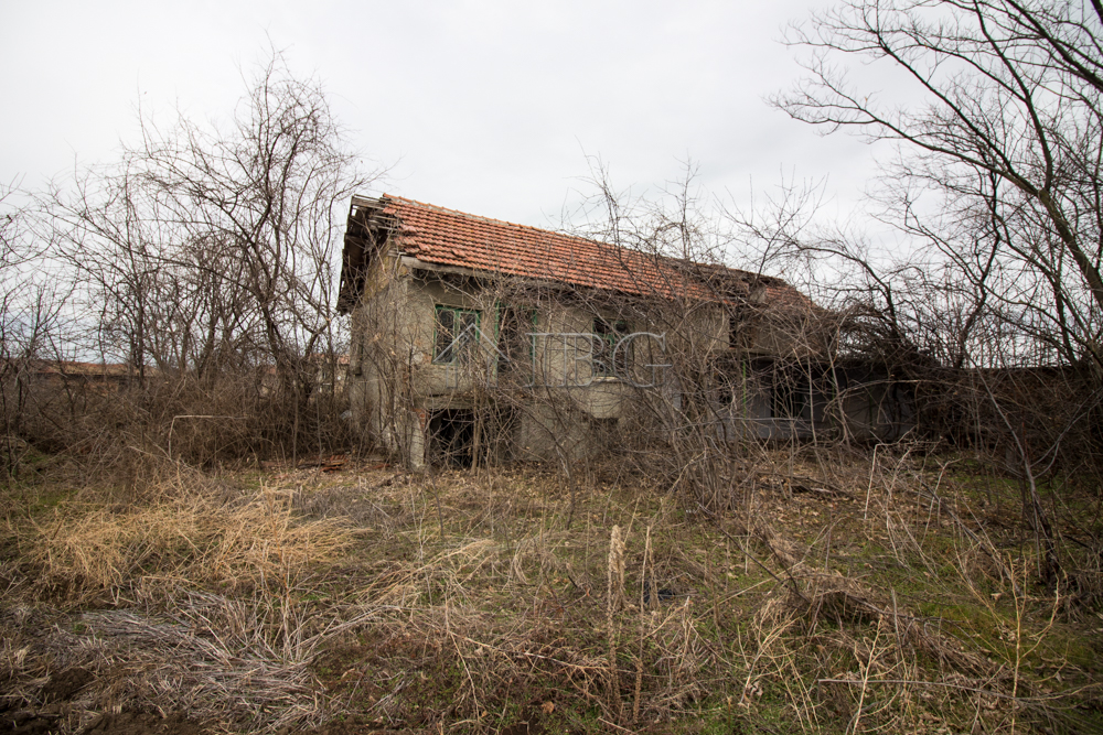 House with potential at the edge of a wonderfull village near Ruse —