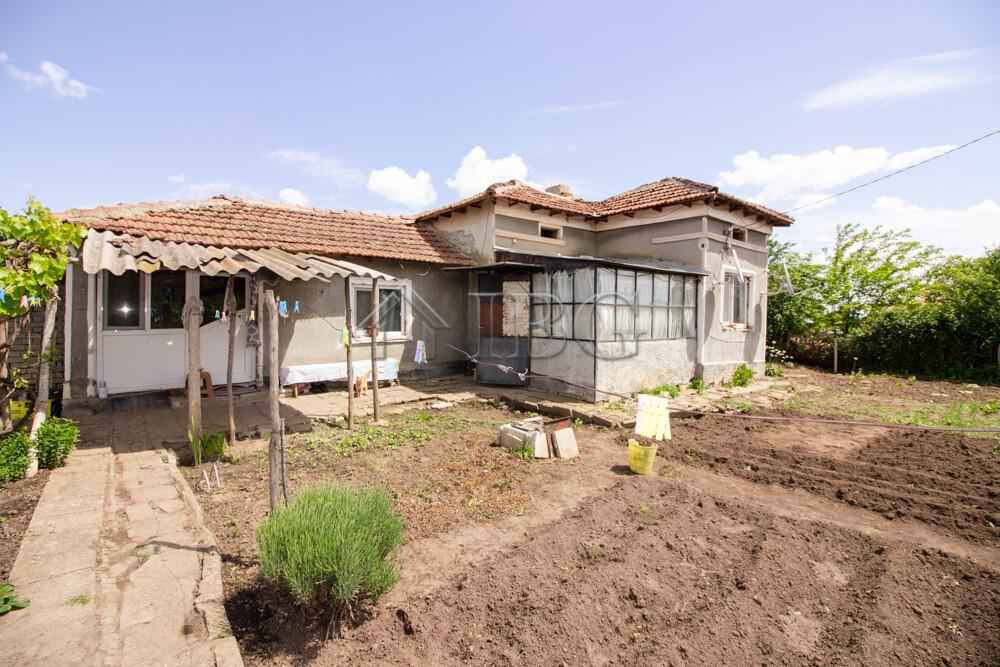 2-bed rural house with big garden near Dobrich and the sea —