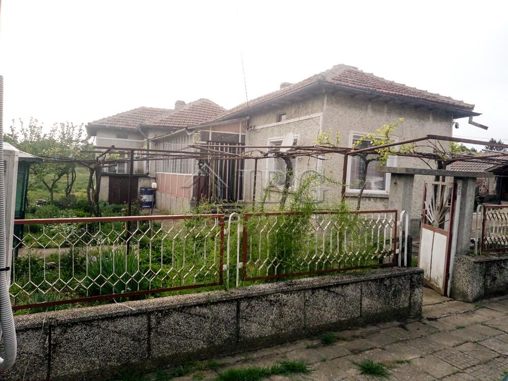 Lovely house with а big garden and outbuildings, 25 mins drive to the beach —