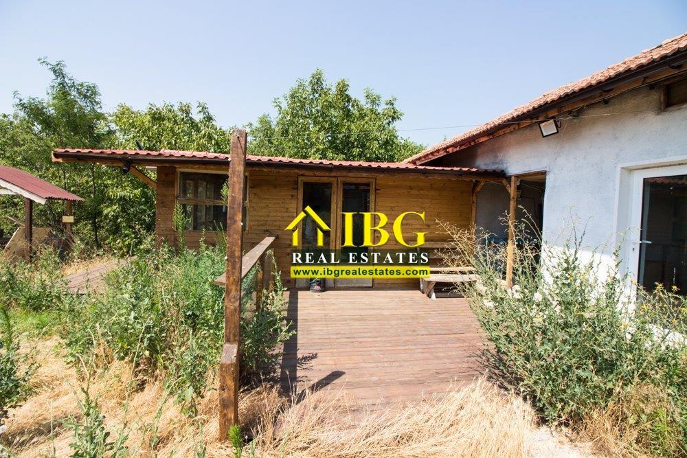 House with Veranda and Large Garden Near Vardim and Danube River — Ruse