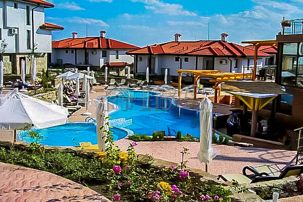 Large 2 bedroom apartment on two floors with 3 bathrooms in Bay View Villas, Kosharitsa —