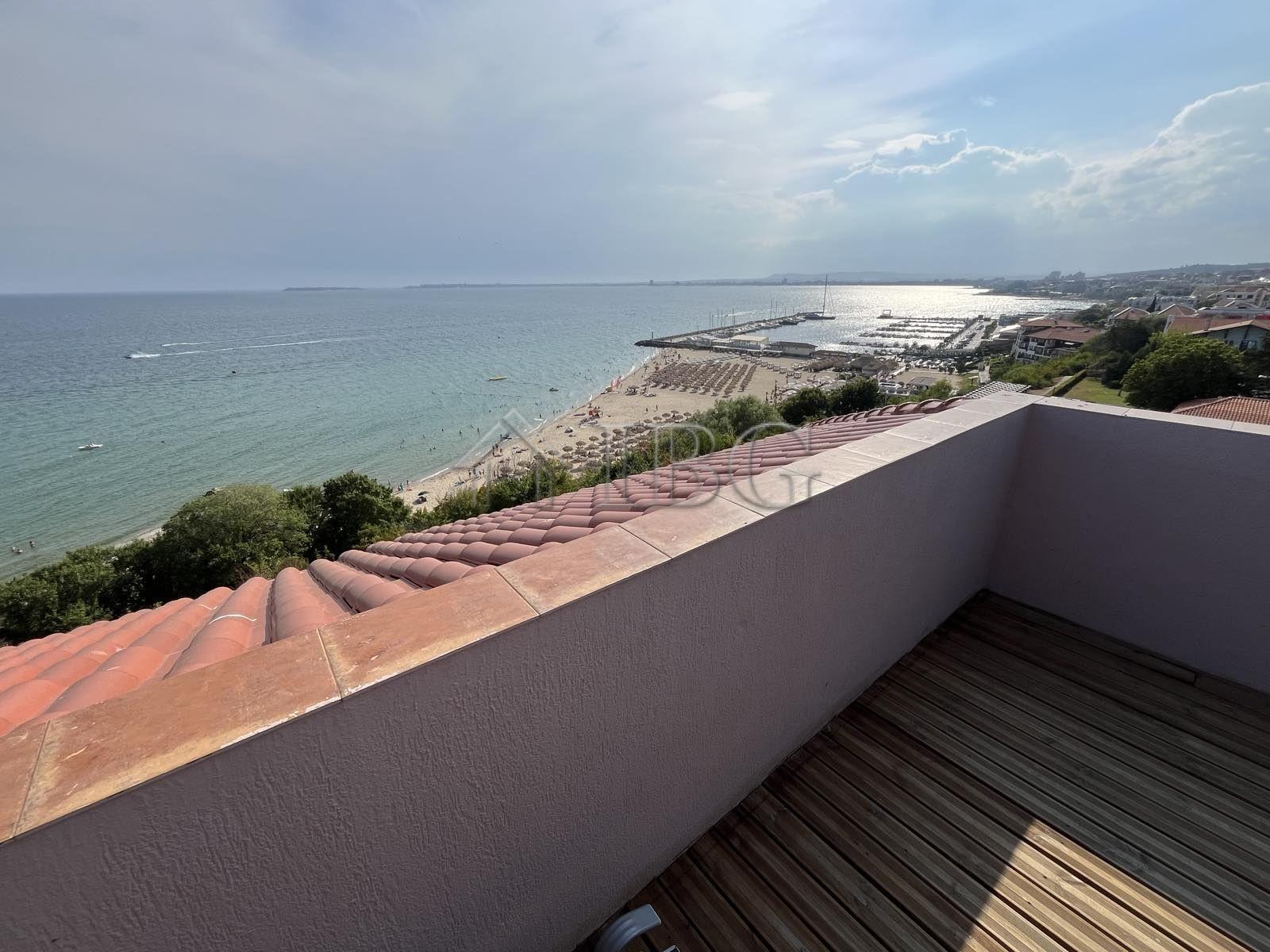 Apartment with 3 Bedrooms (3+1) Big Terrace with Jacuzzi and Frontal Sea View Manastira 2, Sveti Vlas — Sveti Vlas