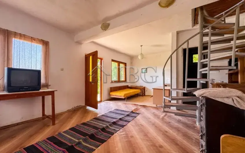 Three-Story House with Land in the Village of Kitka, Burgas Region — Burgas
