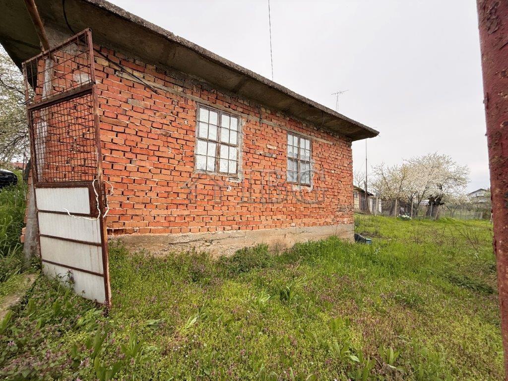 Plot with House and Great Potential Chervena Voda Village, near Ruse — Ruse