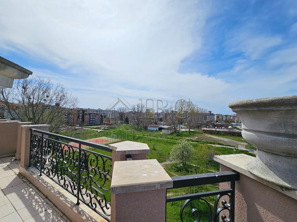 2-Bedroom Apartment with Tennis court view Izida Palace, Sunny Beach — Sunny Beach