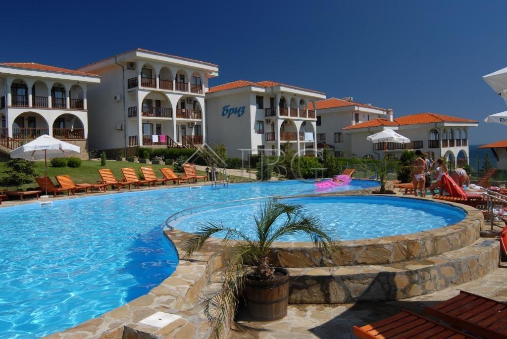 One-Bedroom Apartment with partial sea view and direct access to the garden, Complex Breeze, Sveti Vlas — Sveti Vlas