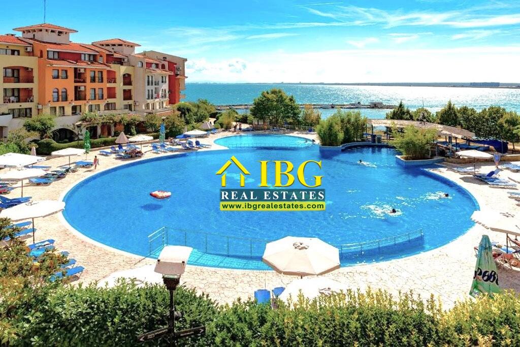 Big 53 sq. m. Studio with Balcony Marina Cape, Aheloy - First Line to the Beach — Aheloy