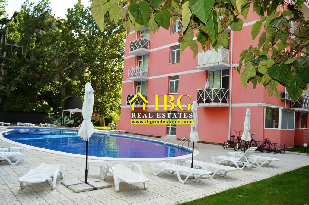 Studio with balcony and pool view Gerber Residence 3, Sunny Beach — Sunny Beach