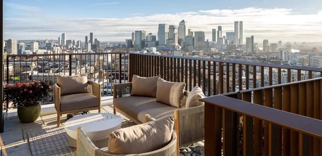 3 Bedroom Apartment For Sale Bow London Bow Green — Bow