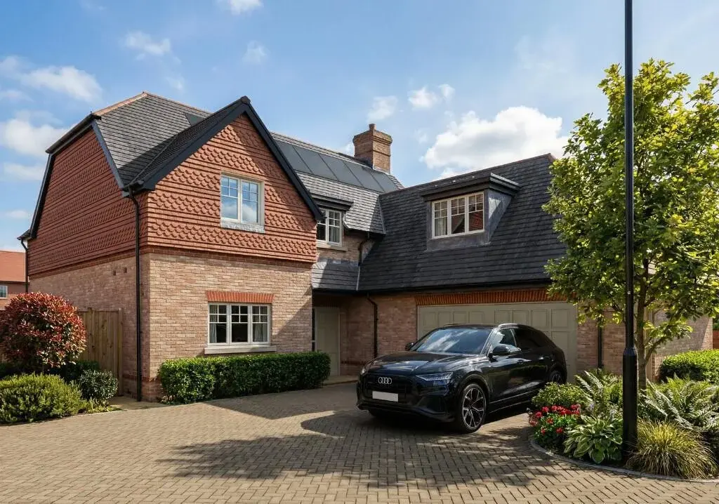 Detached House for Sale High Wycombe Buckinghamshire Abbey Barn Park — Abbey Barn Park