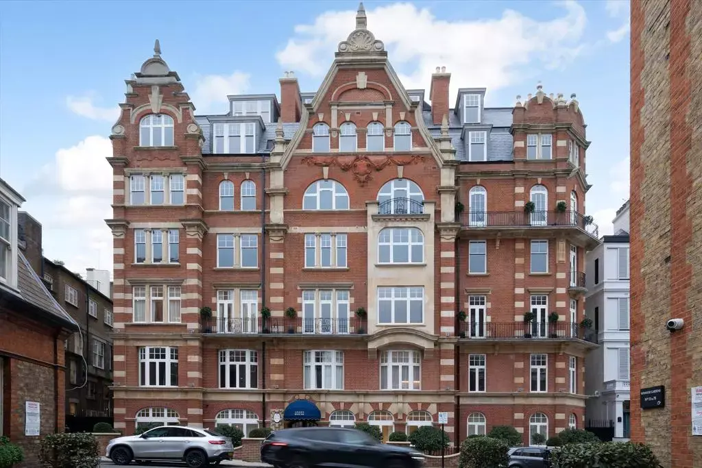 2 Bedroom Apartment for Sale in Kensington Allen House — Kensington