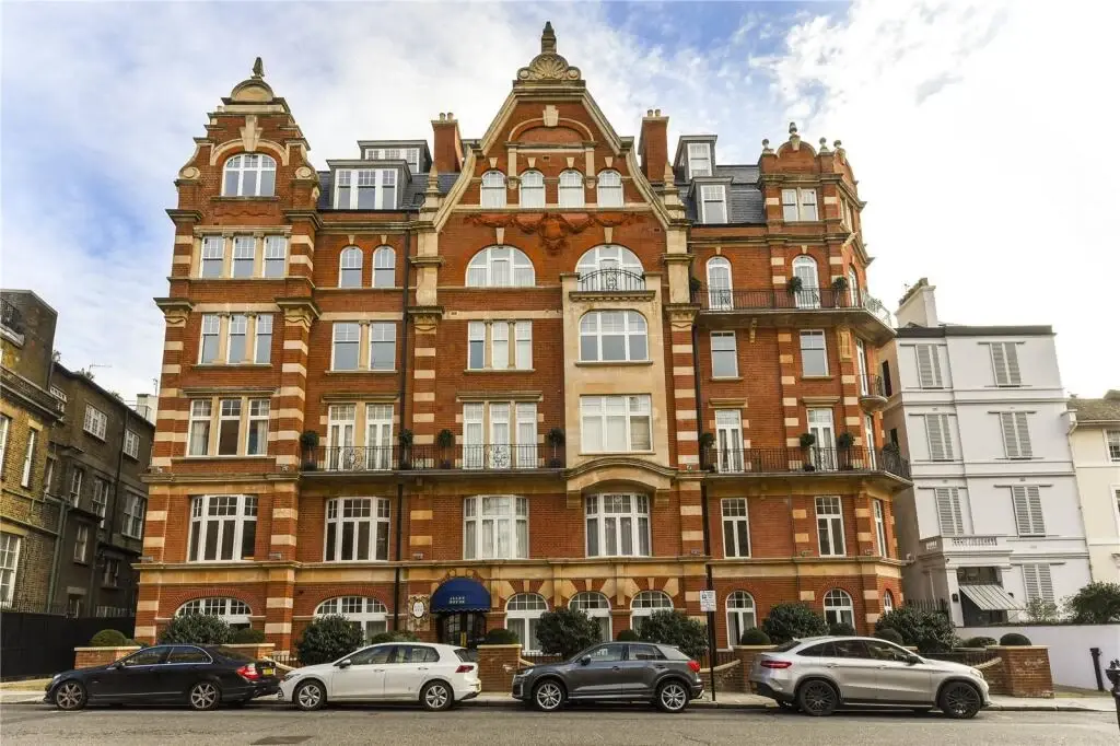 3 Bedroom Penthouse for Sale in Kensington Allen House — Kensington