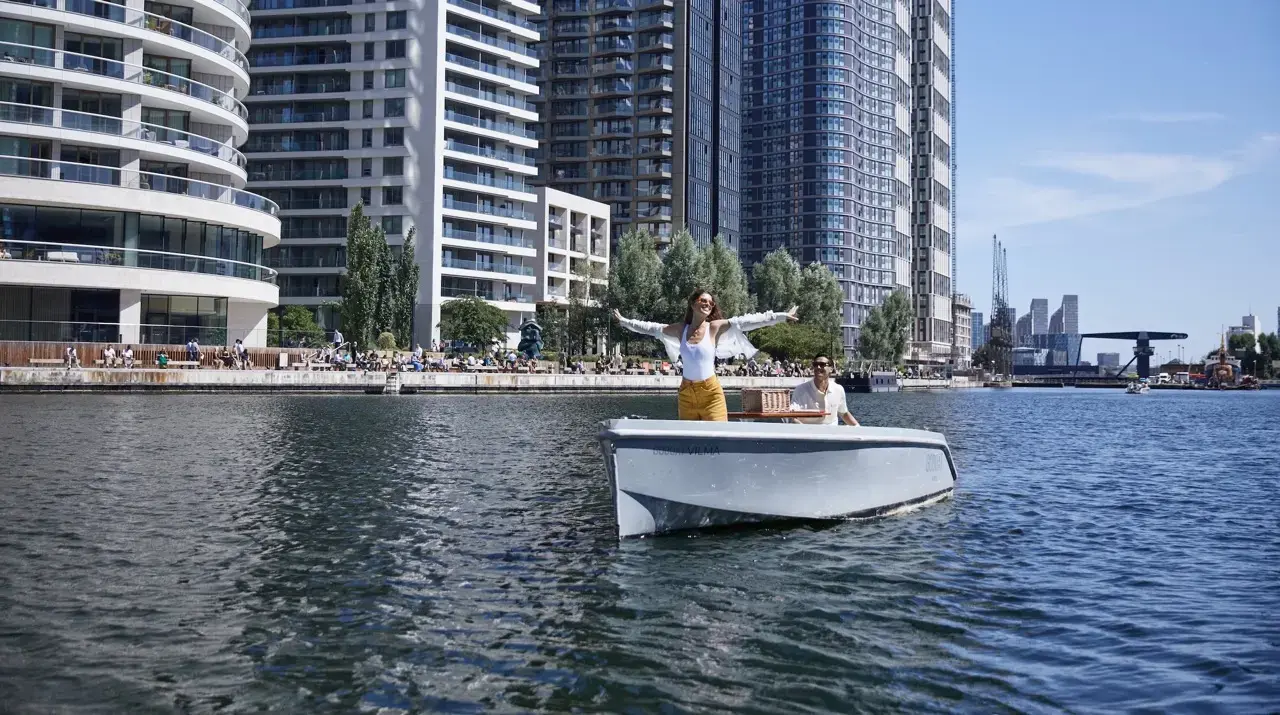 3 Bedroom Apartment for Sale in Canary Wharf Aspen — Canary Wharf