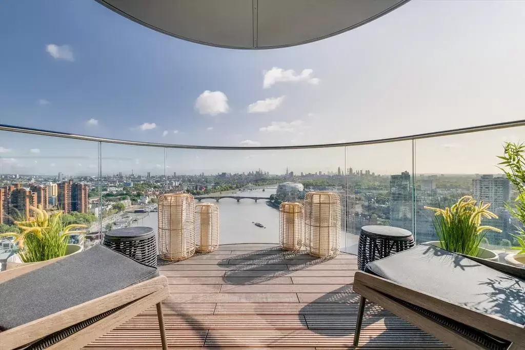 2 Bedroom Apartment for Sale in Chelsea Tower West — Chelsea