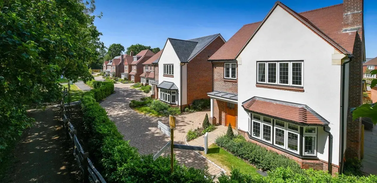 Detached House for Sale in Cranleigh Leighwood Fields — Surrey Hills