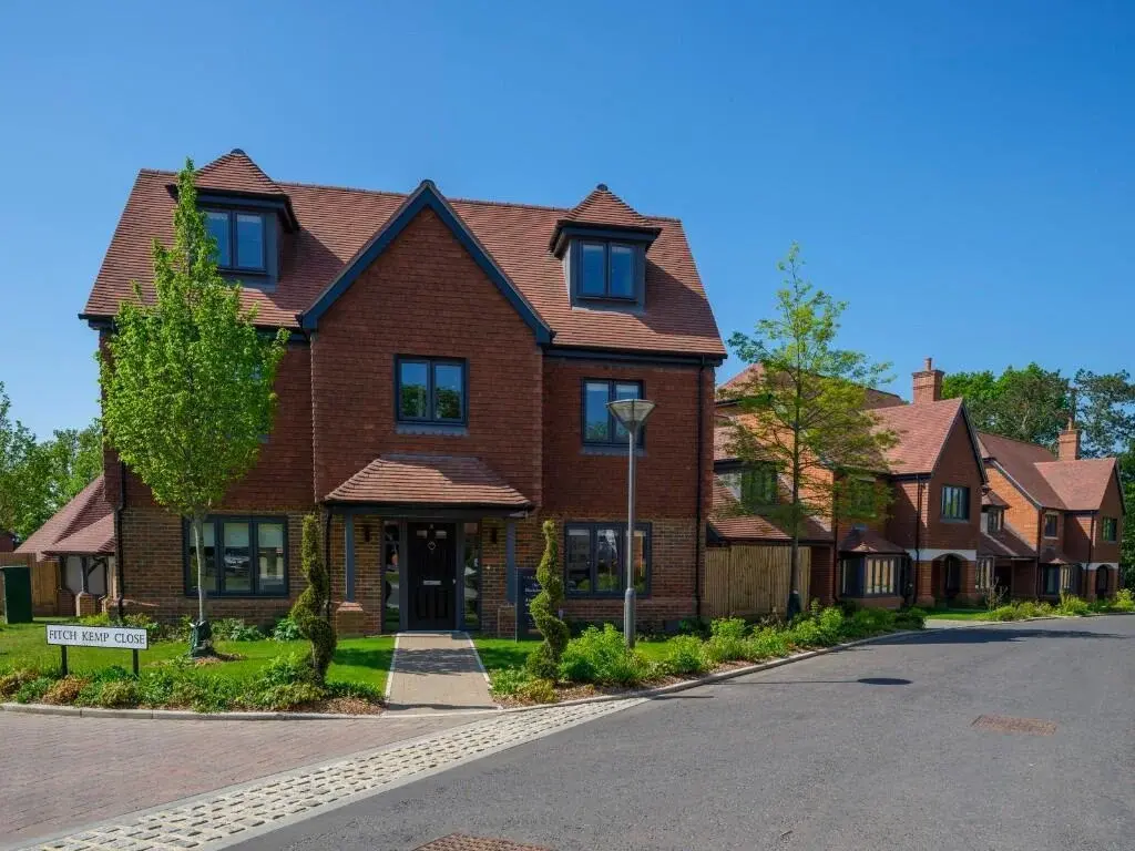 Detached House for Sale in Hildenborough Oakhill — Tonbridge
