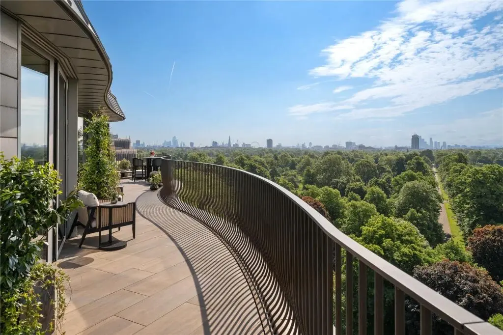 5 Bedroom Apartment for Sale in Bayswater Park Modern — Bayswater