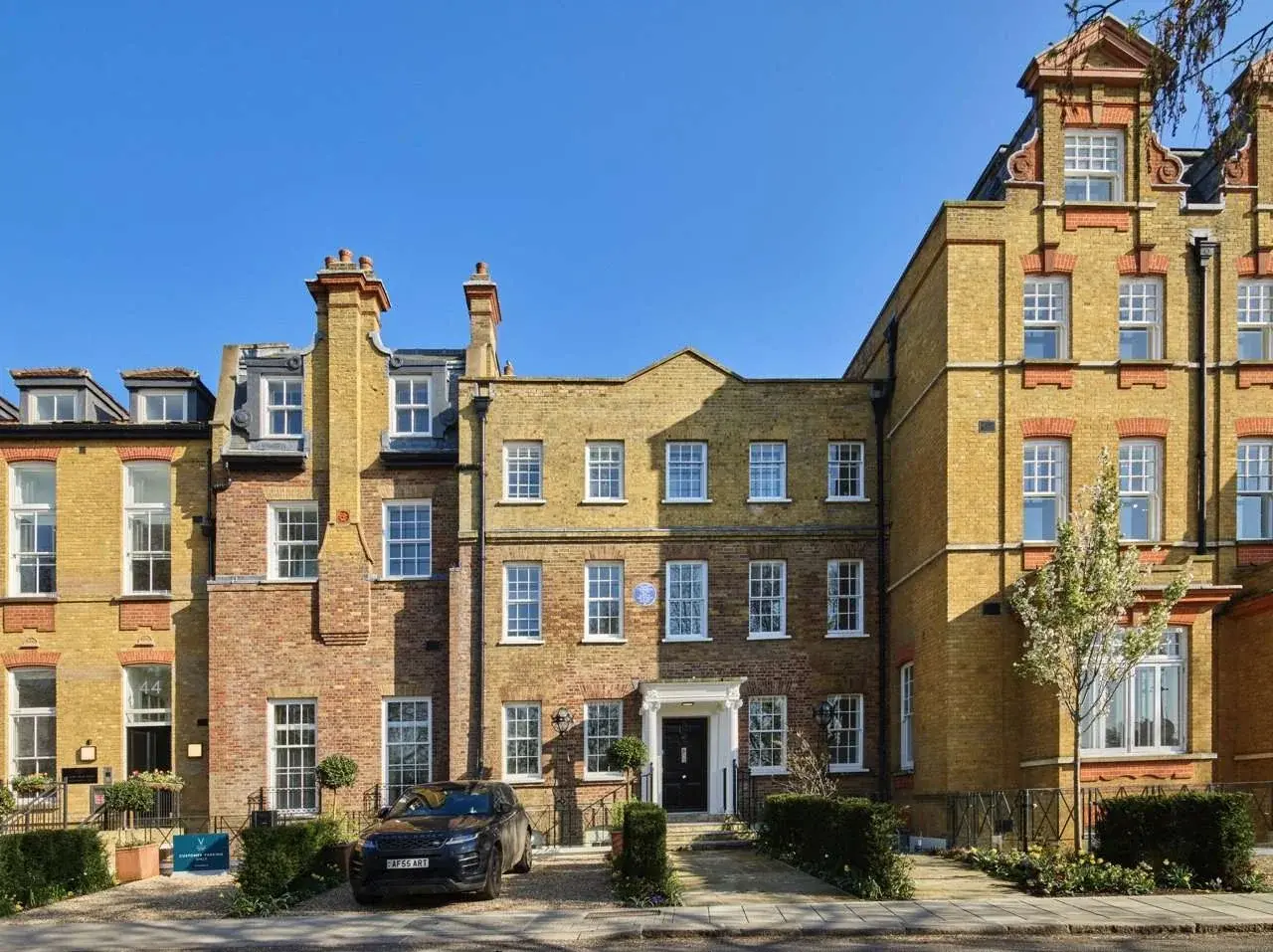 2 Bedroom Apartment for Sale in Richmond Square London — Richmond