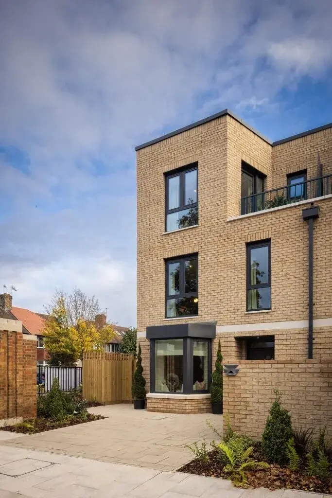 3 Bedroom Townhouse for Sale in Twickenham Square TW2 — Twickenham