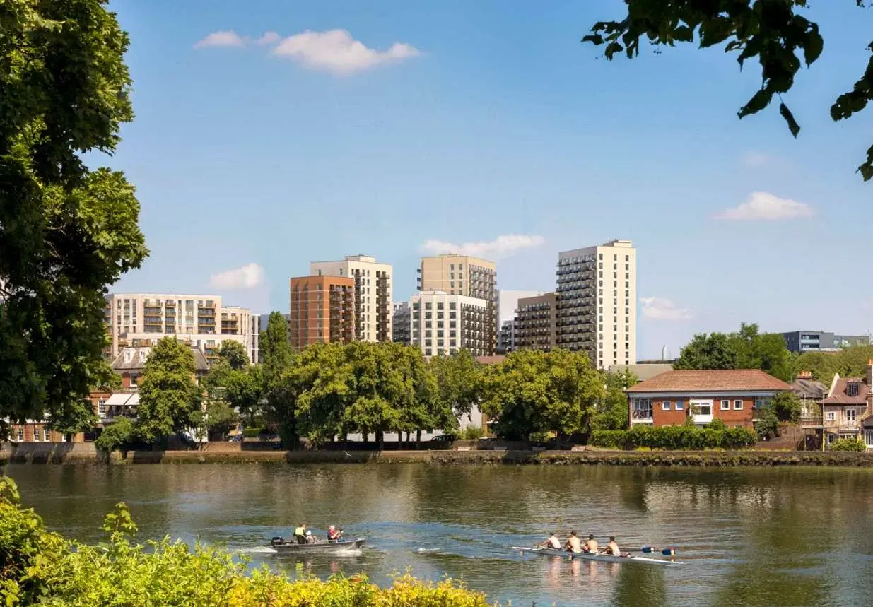 2 Bedroom Apartment for Sale in Brentford at Kew Bridge Rise — Brentford