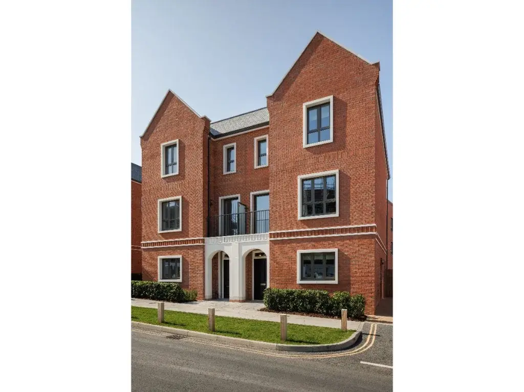 4 Bedroom Semi-Detached House for Sale in Wandsworth Common SW17 — Wandsworth