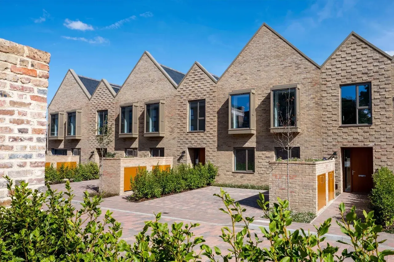 4 Bedroom House for Sale in Enfield at Trent Park EN4 — Enfield