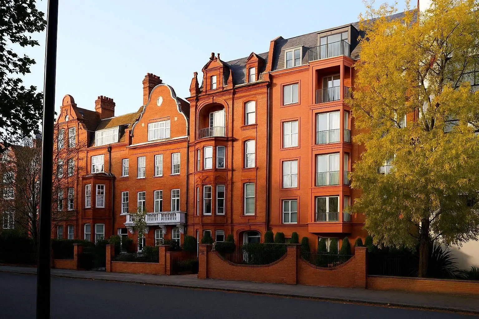 3 Bedroom Apartment for Sale in Hyde Park - Bayswater W2 — Bayswater
