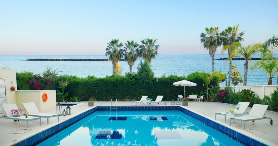 Two-bedroom apartment on the sandy beach — photo 4