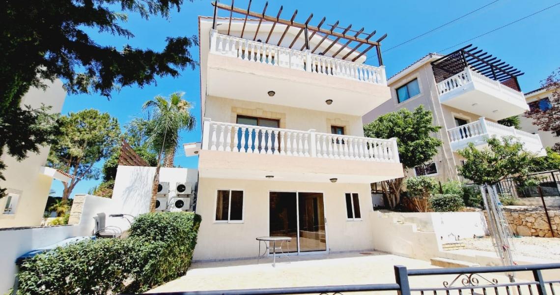 Magnificent 4-bedroom Villa overlooking the Sea — photo 4