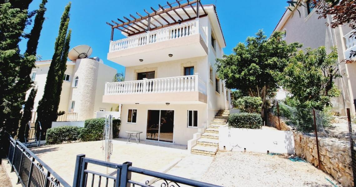 Magnificent 4-bedroom Villa overlooking the Sea — photo 3