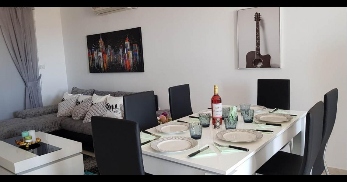 Top floor two-bedroom corner apartment with panoramic sea views — photo 3