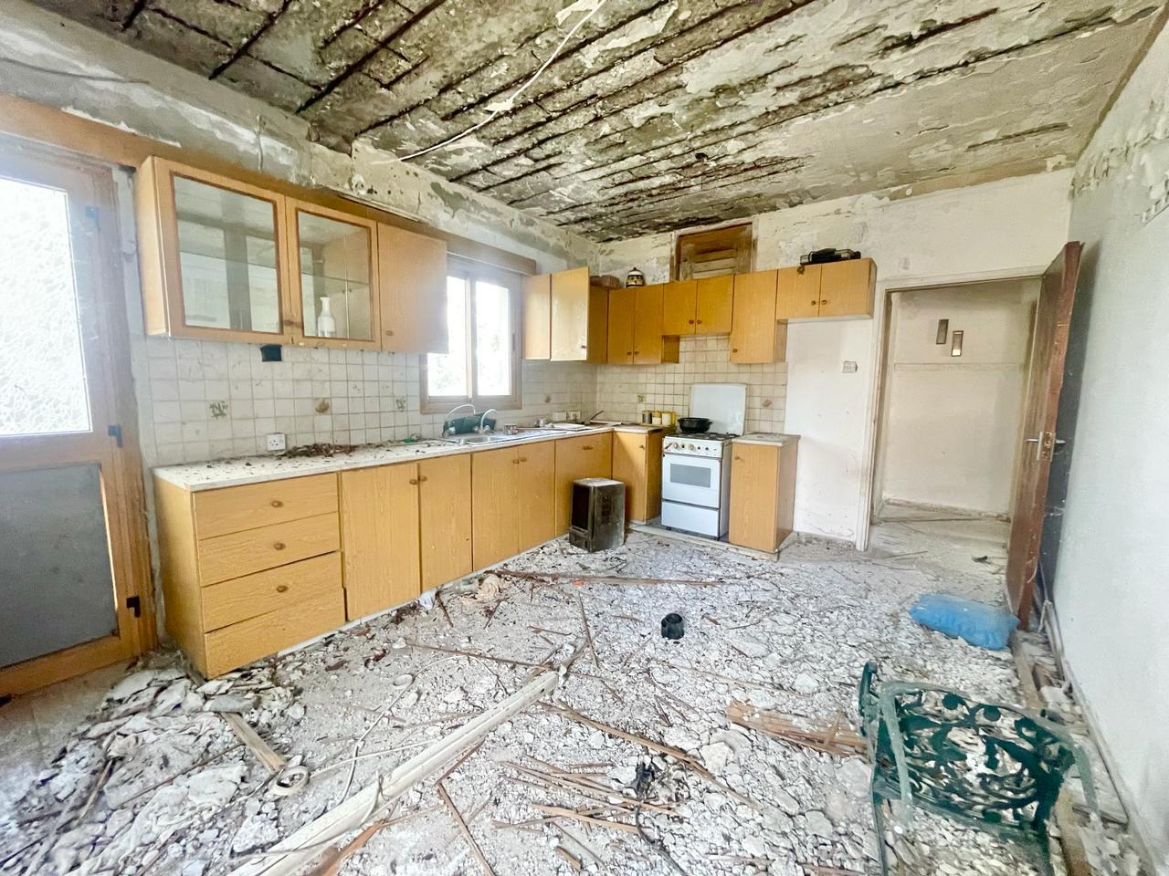 Village house with basement for restoration and glorious view — photo 6