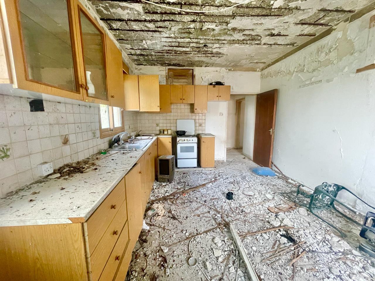 Village house with basement for restoration and glorious view — photo 5